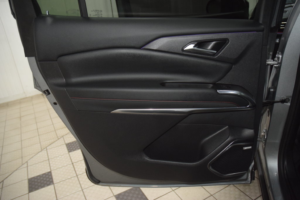 Used 2024 Chevrolet Traverse RS AWD/4WD image 47