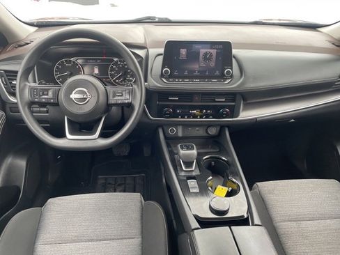 Used 2023 Nissan Rogue SV image 3