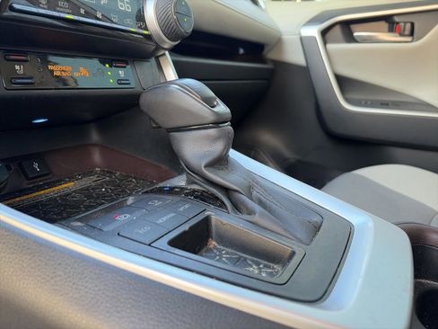 Used 2021 Toyota RAV4 Limited image 16