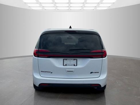 Certified 2024 Chrysler Pacifica Select image 6