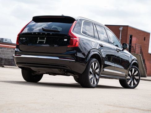 Certified 2024 Volvo XC90 T8 Plus w/ Protection Package AWD/4WD image 6