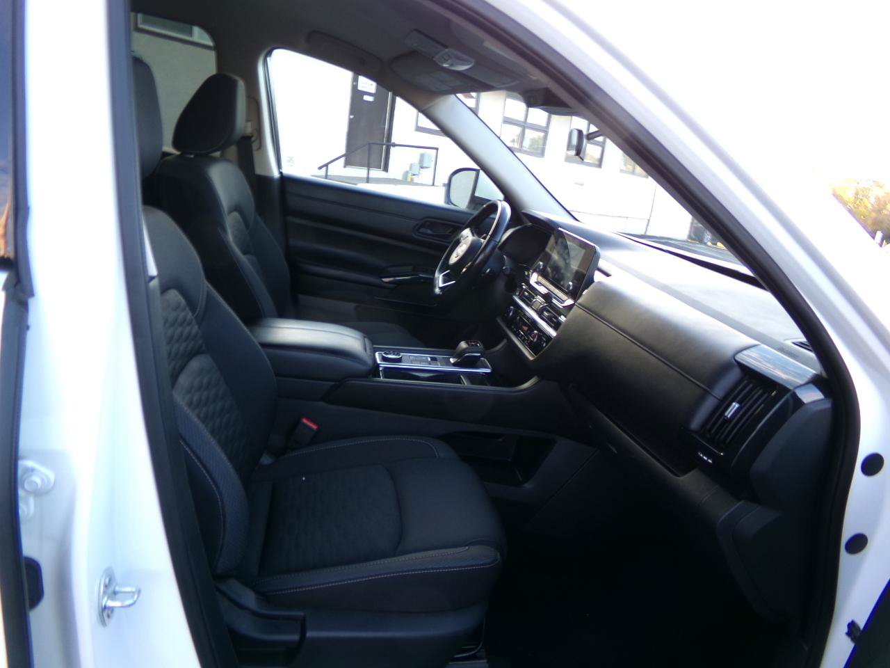 Used 2024 Nissan Pathfinder SV AWD/4WD image 41