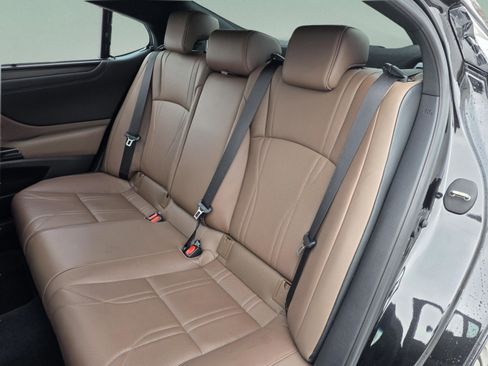 Certified 2024 Lexus ES 350 Ultra Luxury w/ Accessory Package (Z2) image 13