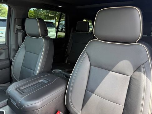 Used 2021 Chevrolet Tahoe Premier w/ Premium Package RWD image 11