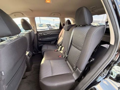 Certified 2019 Nissan Rogue SV image 15