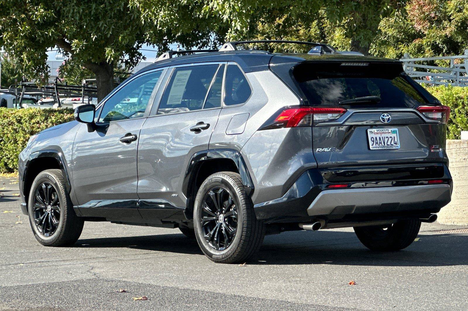 Used 2022 Toyota RAV4 XSE AWD/4WD image 5