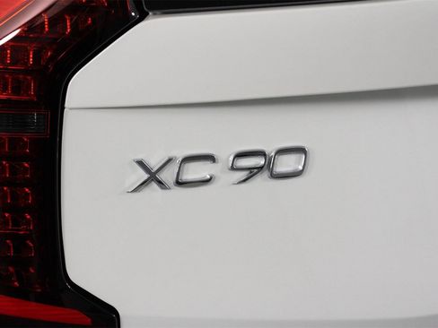 New 2026 Volvo XC90 B6 Plus w/ Protection Package Premier image 16