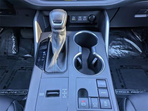 Used 2024 Toyota Highlander XLE image 20