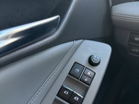 Used 2020 Toyota Avalon XLE image 8