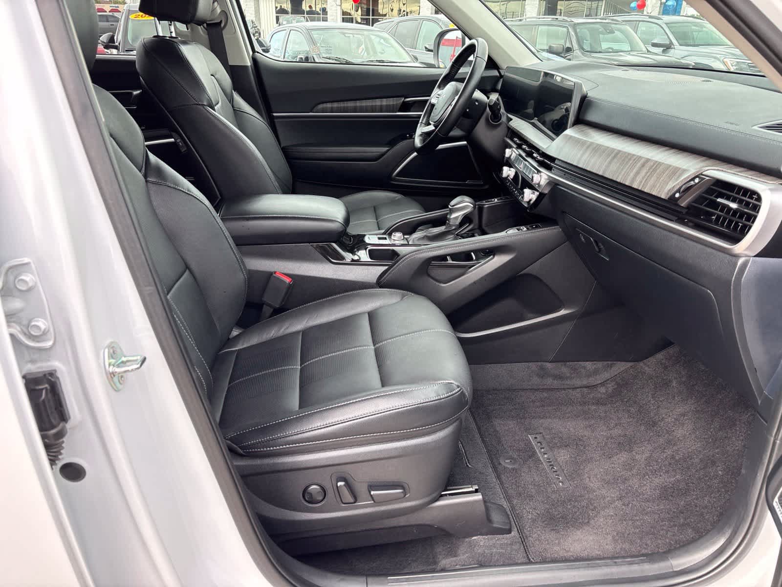 Used 2025 Kia Telluride EX FWD image 13