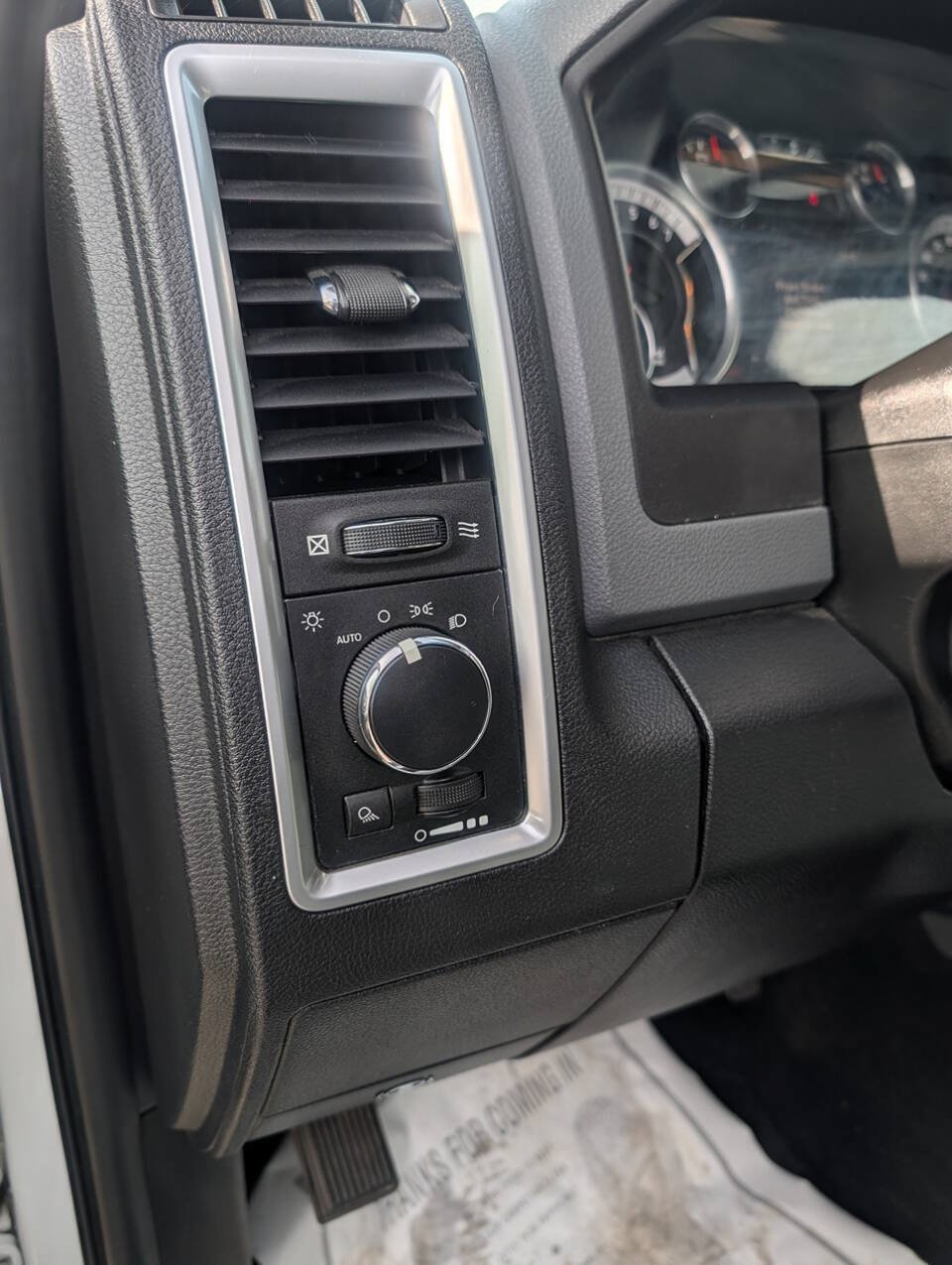 Used 2013 RAM 1500 Classic SLT w/ Premium Display Pkg AWD/4WD image 21