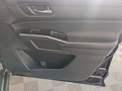 Used 2023 Nissan Pathfinder SL w/ Black Appearance Package image 36