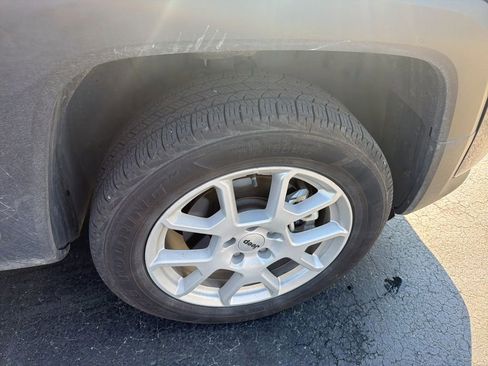 Used 2022 Jeep Renegade Latitude w/ Convenience Group image 12