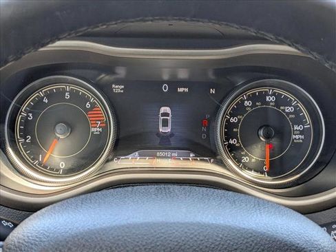 Used 2018 Jeep Cherokee Limited w/ High Altitude Package FWD image 11