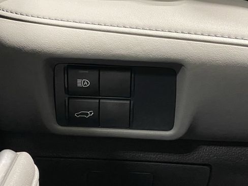 Used 2021 Toyota Highlander XLE AWD/4WD image 34