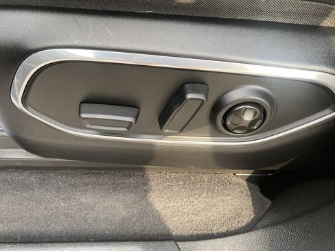 Used 2023 Jeep Wagoneer L 4WD w/ Premium Group I image 15