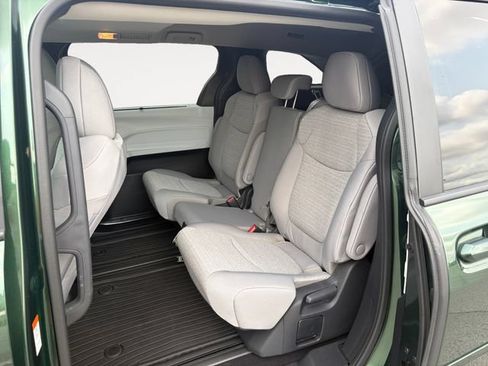Used 2025 Toyota Sienna LE w/ LE Plus Package AWD/4WD image 13