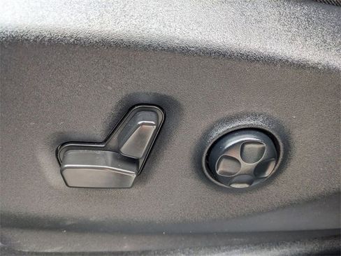 Certified 2021 Chrysler Pacifica Touring-L w/ S Appearance Package image 7