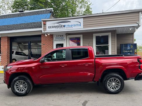 Used 2024 Chevrolet Colorado LT w/ LT Convenience Package III RWD image 2