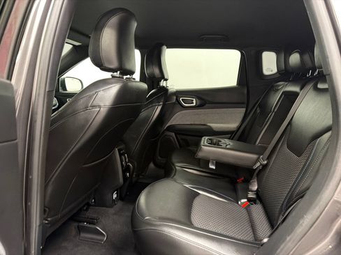 Used 2023 Jeep Compass Latitude AWD/4WD image 14