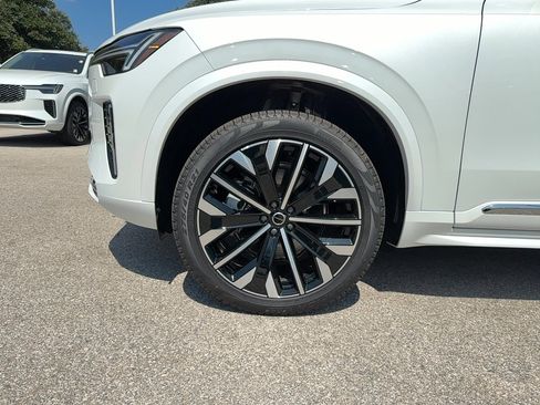 Certified 2025 Volvo XC90 B6 Core w/ Climate Package image 10