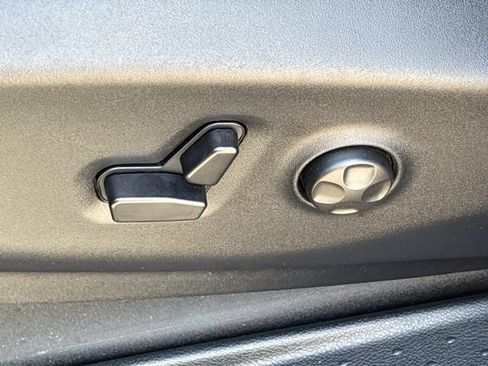 Used 2025 Chrysler Pacifica Select FWD image 22