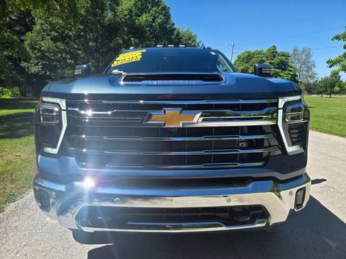 Used 2025 Chevrolet Silverado 2500 LTZ w/ LTZ Premium Package AWD/4WD image 11
