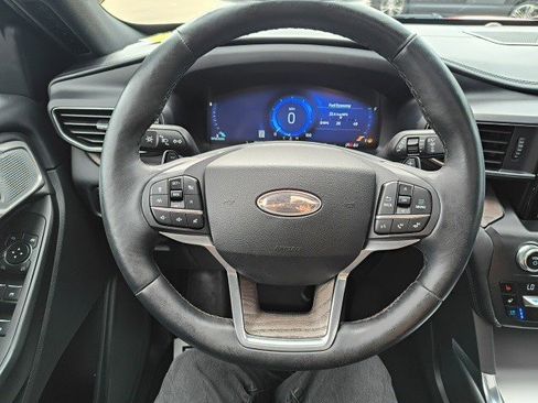 Used 2020 Ford Explorer Platinum w/ Premium Technology Package image 23