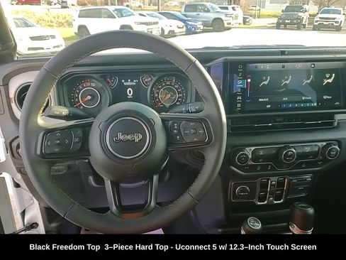 Used 2025 Jeep Gladiator Sport image 24