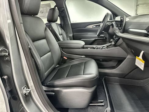 New 2026 Chevrolet Traverse LT w/ Driver Confidence Package AWD/4WD image 19