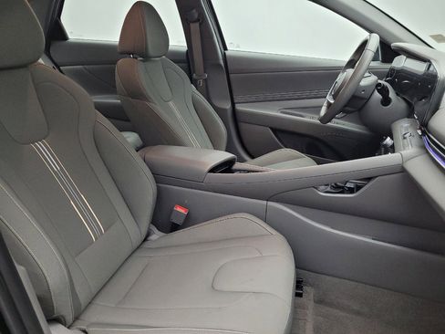 Used 2025 Hyundai Elantra SEL image 21