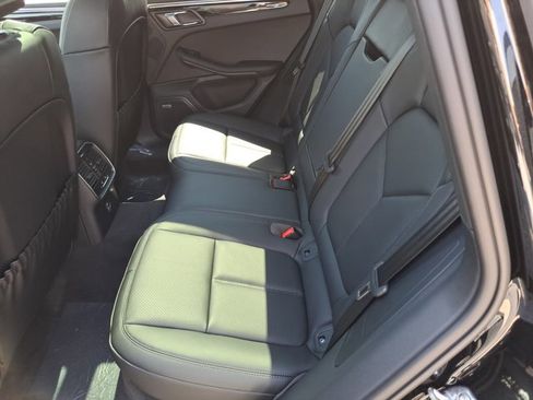 Used 2025 Porsche Macan image 19