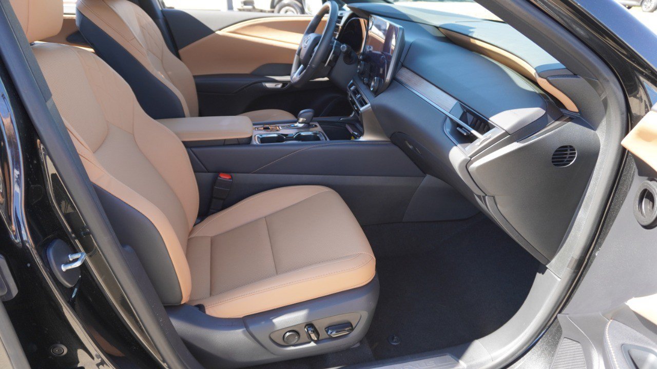 Used 2024 Lexus RX 350 Premium w/ Cold Area Package AWD/4WD image 15