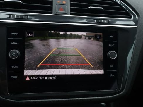 Certified 2023 Volkswagen Tiguan SE w/ Panoramic Sunroof Package FWD image 26