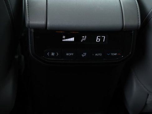 Used 2024 Toyota Highlander XLE image 36