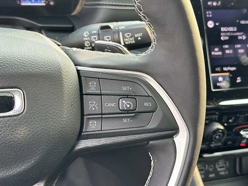 Used 2024 Jeep Grand Cherokee L Altitude image 28