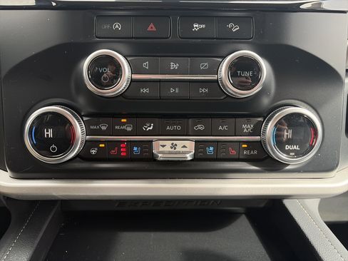 Used 2024 Ford Expedition XLT image 29