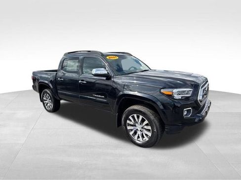 Used 2021 Toyota Tacoma Limited AWD/4WD image 3