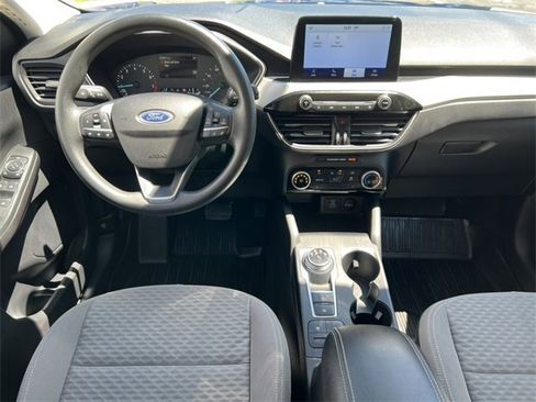 Used 2022 Ford Escape SE image 3