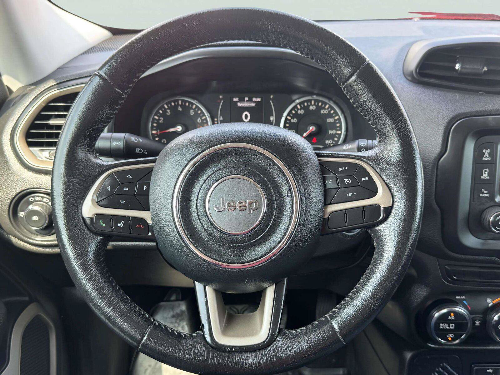 Used 2015 Jeep Renegade Latitude w/ Popular Equipment Group FWD image 27