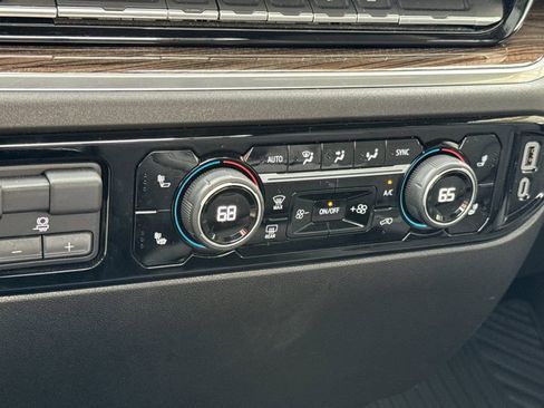 Used 2025 Chevrolet Silverado 2500 LT w/ Convenience Package image 31