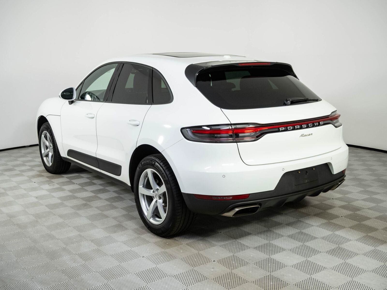 Used 2021 Porsche Macan AWD/4WD image 3