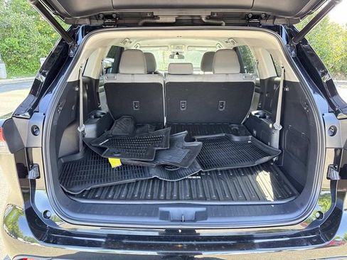 Used 2022 Toyota Highlander LE AWD/4WD image 12