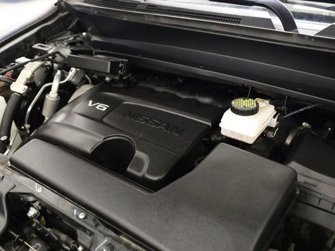 Used 2018 Nissan Pathfinder Platinum image 11