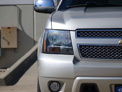 Used 2014 Chevrolet Suburban LTZ image 20