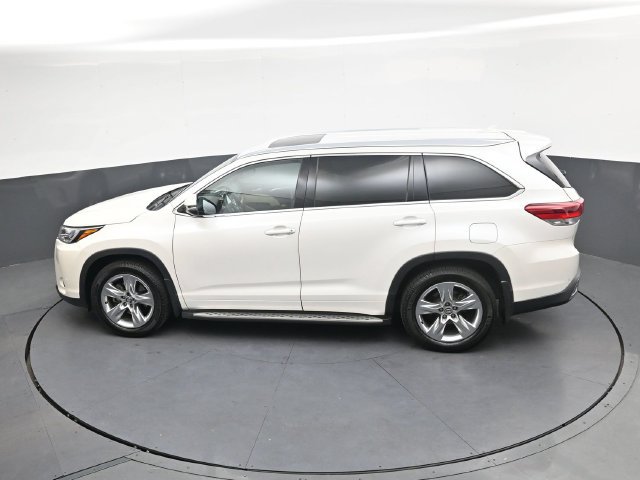 Used 2018 Toyota Highlander Limited AWD/4WD image 30