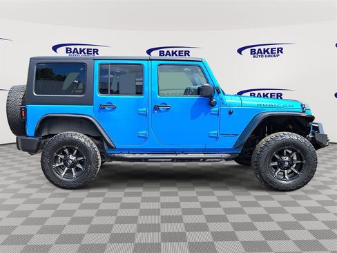 Used 2018 Jeep Wrangler Unlimited Rubicon w/ Connectivity Group image 2