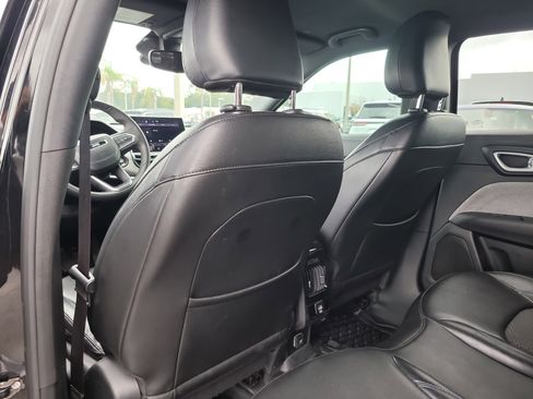 Used 2023 Jeep Compass Latitude AWD/4WD image 12