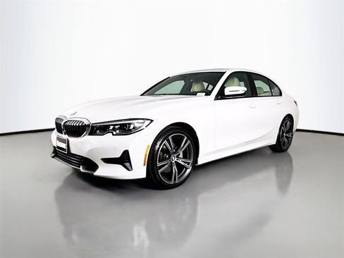 Certified 2022 BMW 330i Sedan w/ Driving Assistance Package image 3