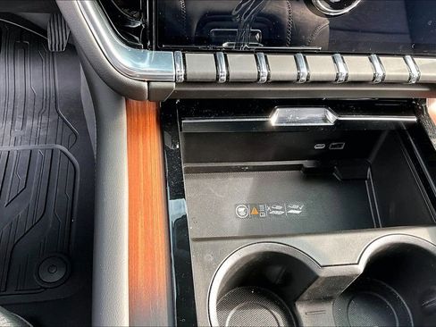 Used 2025 GMC Yukon XL Denali image 15